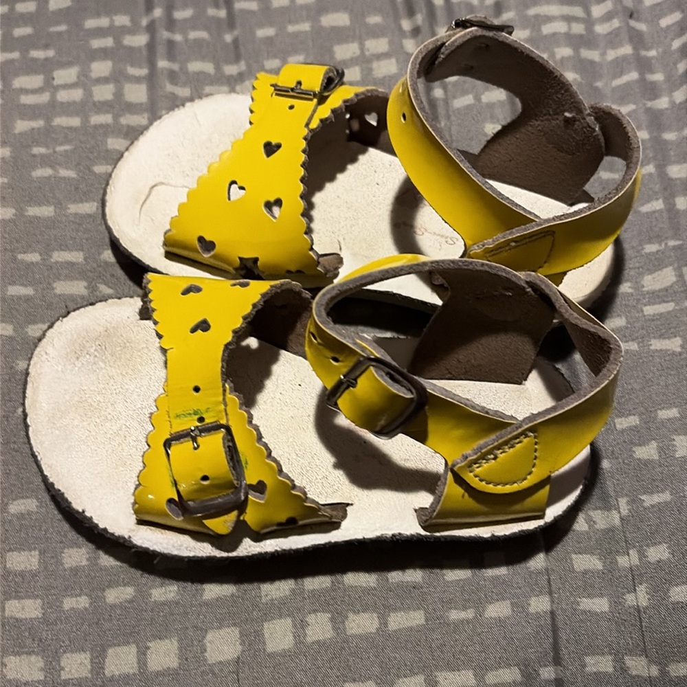 Toddler Size 6 SunSans - Picture 2 of 2